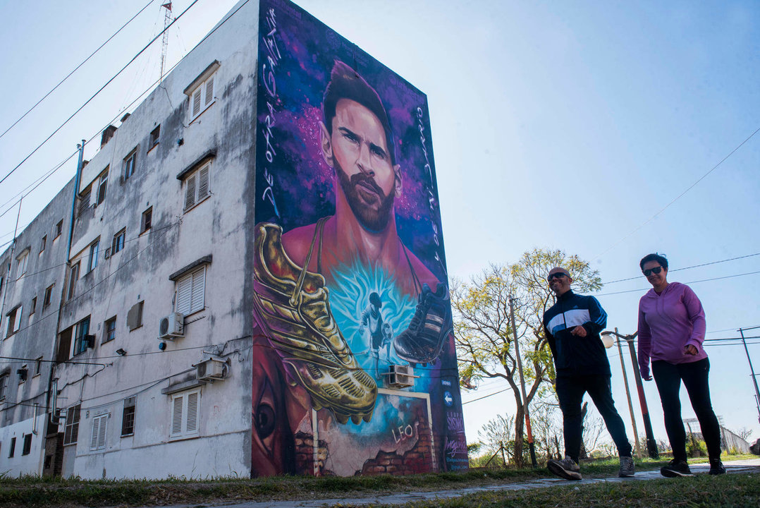 Fotografía de archivo que muestra el mural "Ciudad", hecho por el grupo Imagina Pinta Mural con la imagen de Lionel Messi, en Rosario (Argentina).  EFE/ Franco Trovato Fuoco /ARCHIVO